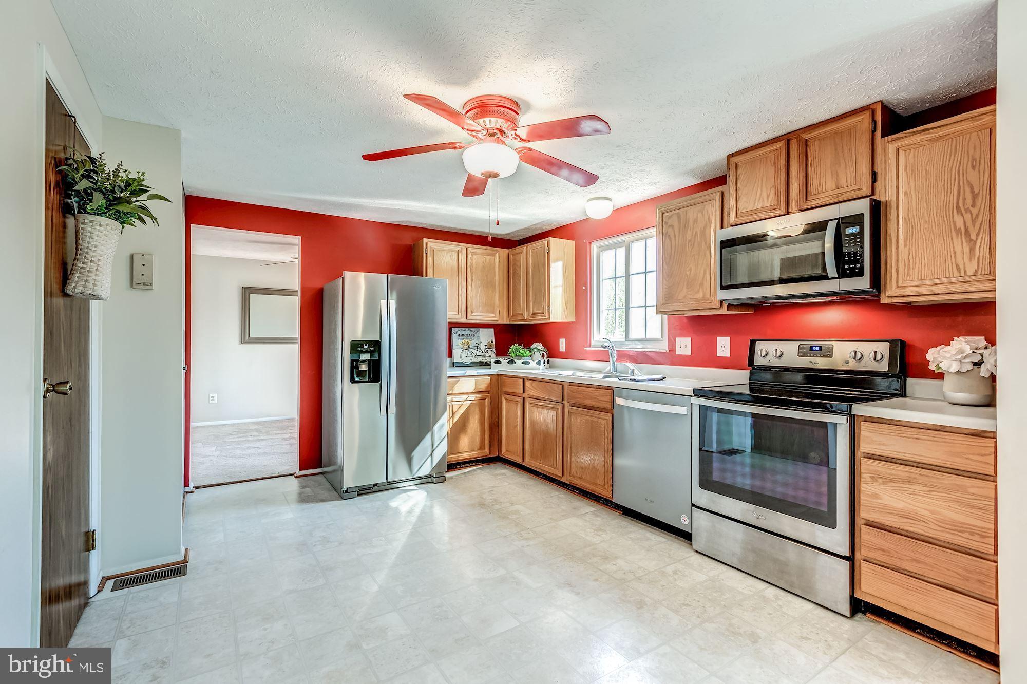 4361 Cub Run Road Chantilly, VA 20151 - Photo 16 of 41 kitchen w/ access to family room/sunroom