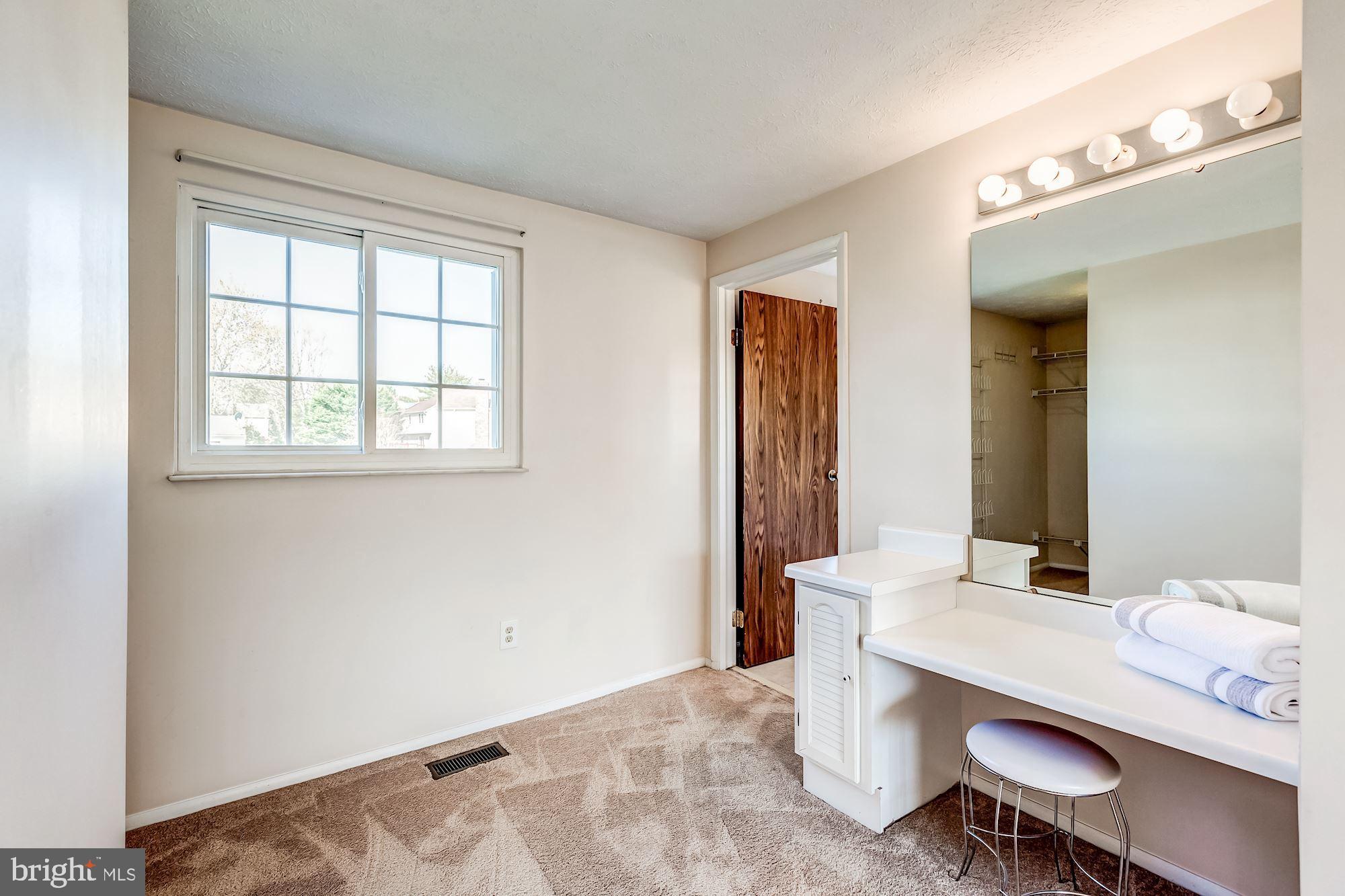 4361 Cub Run Road Chantilly, VA 20151 - Photo 25 of 41 master sitting room/vanity