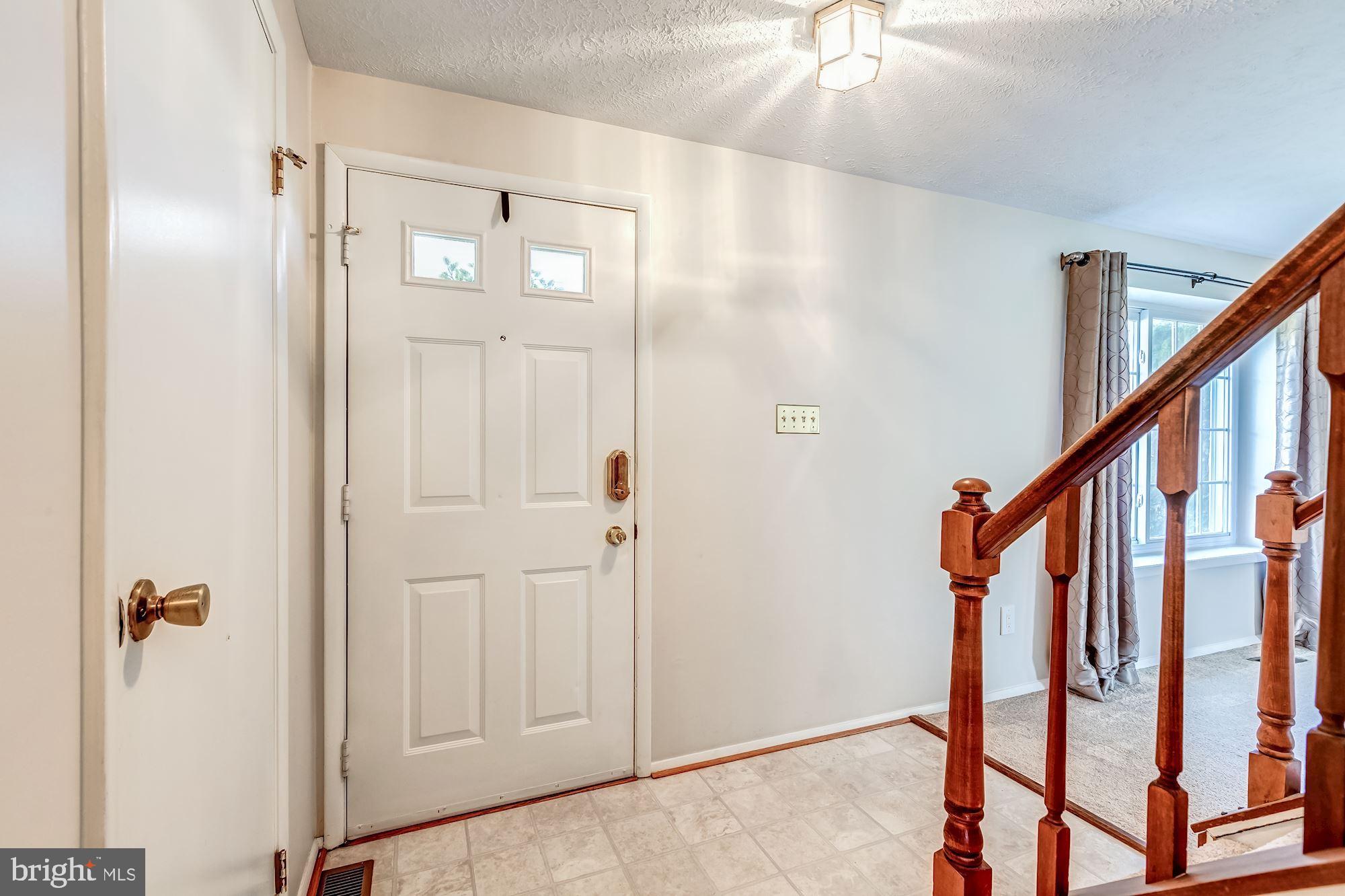 4361 Cub Run Road Chantilly, VA 20151 - Photo 4 of 41 front entrance foyer