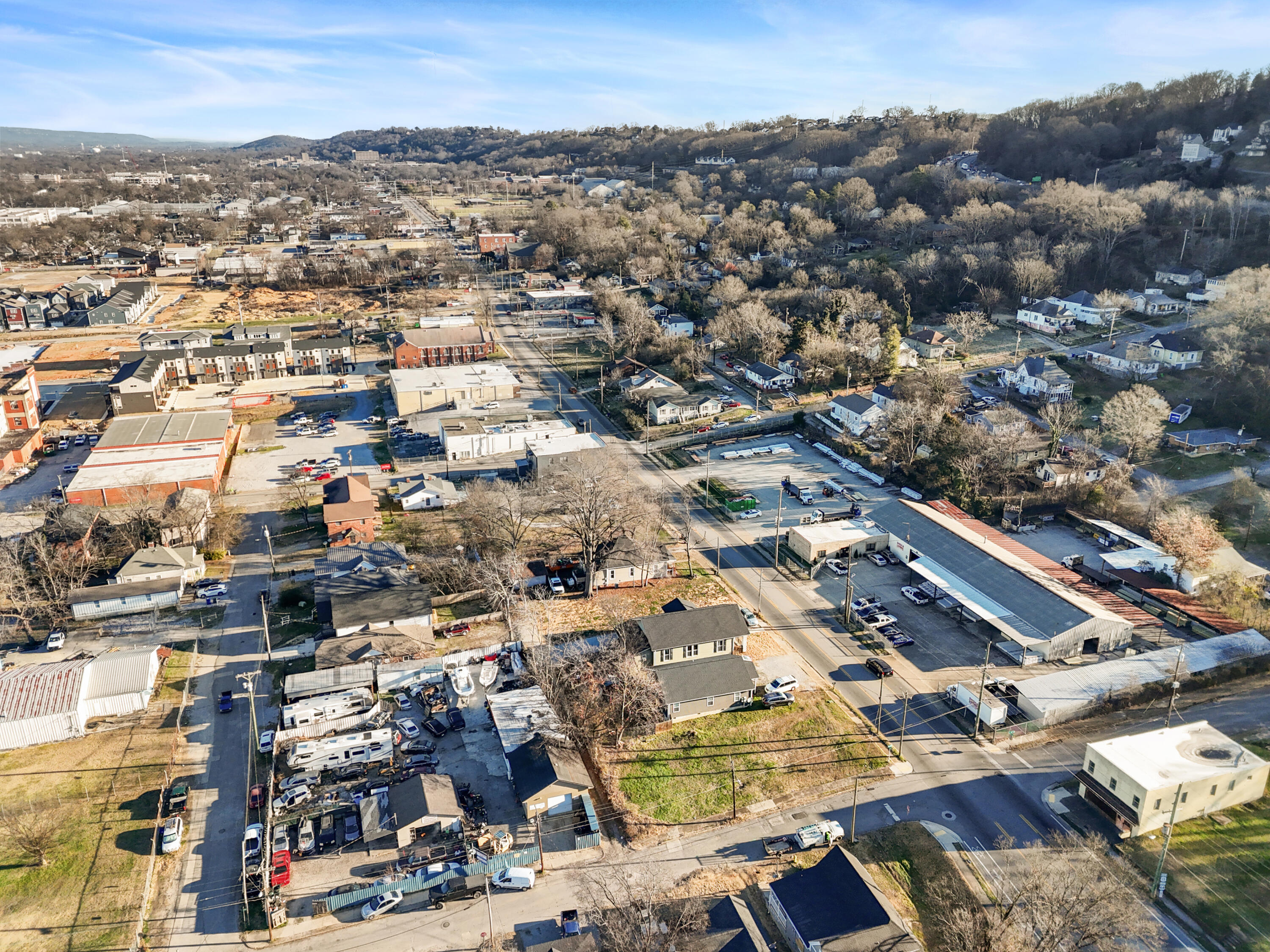 1915 Dodds Avenue Chattanooga, TN 37404 - Photo 24 of 28 dji_20260120221634_0150_d