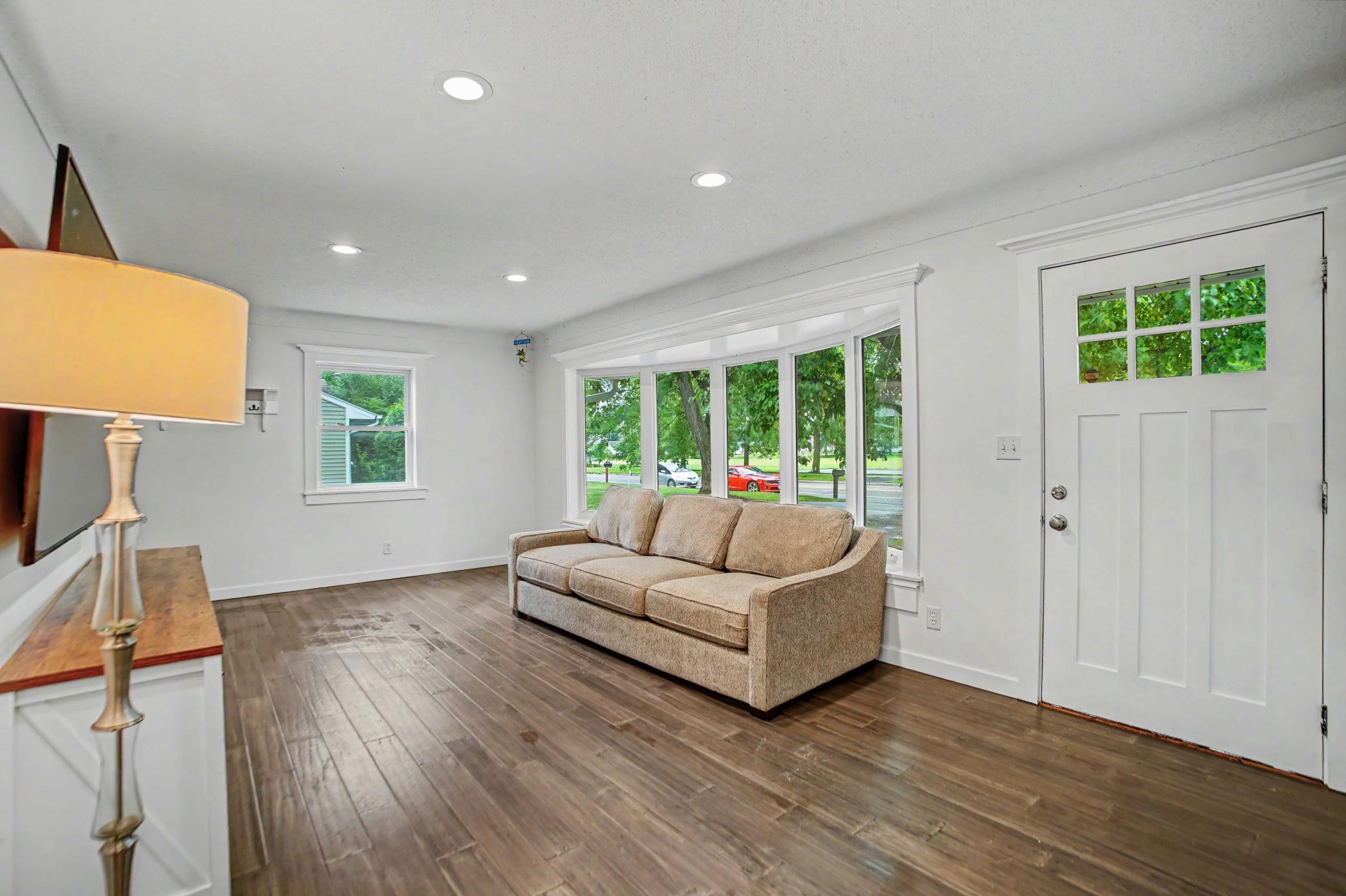 3674 McKnight Road North White Bear Lake, MN 55110 - Photo 4 of 41