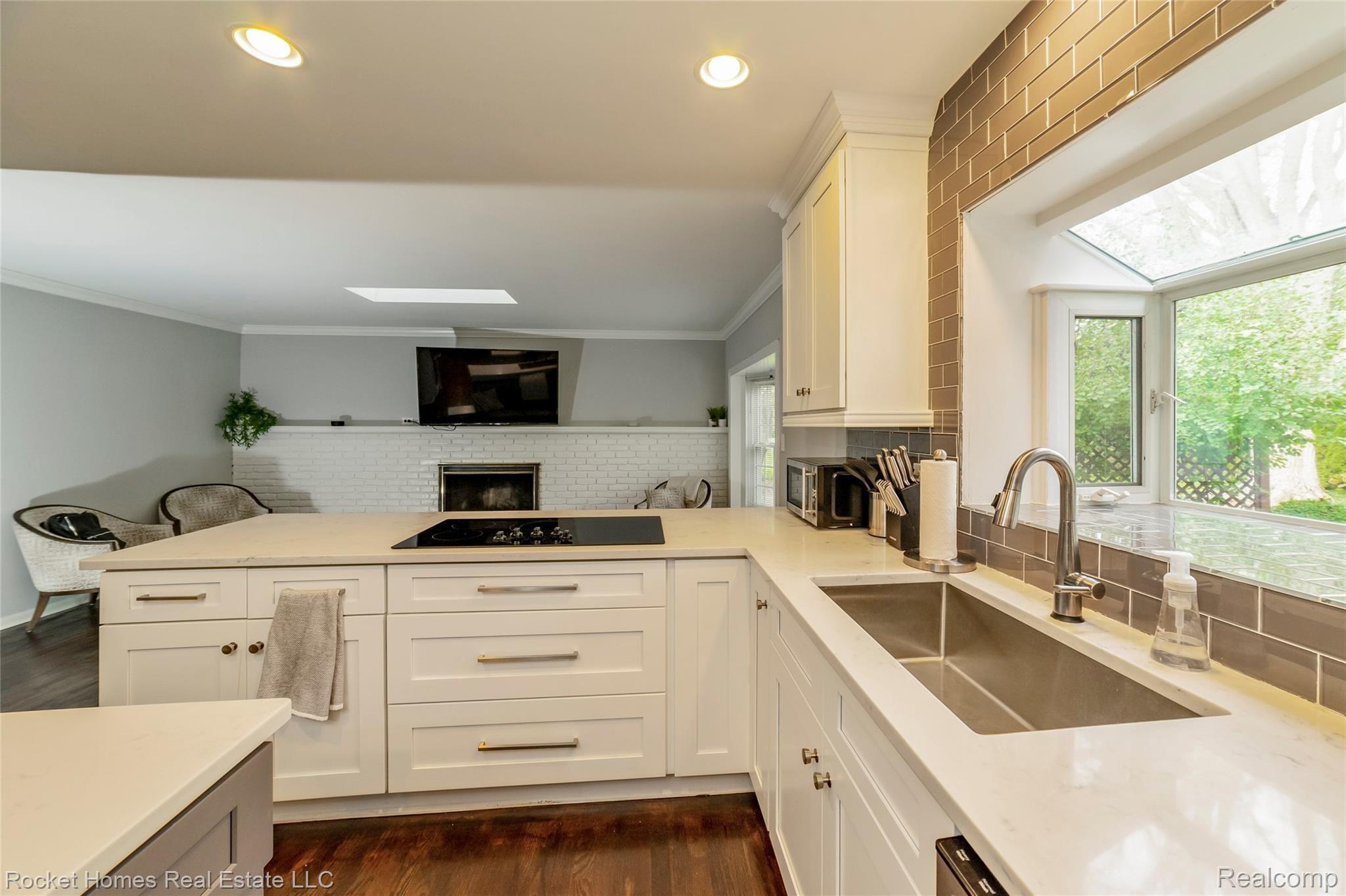879 Foxhall Road Bloomfield Hills, MI 48304 - Photo 11 of 44 009-photo-kitchen-7719033.jpg