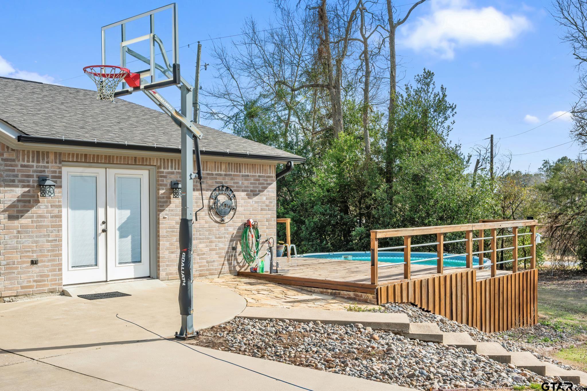 200 David Hawkins, TX 75765 - Photo 34 of 36 a front view of a house with garden