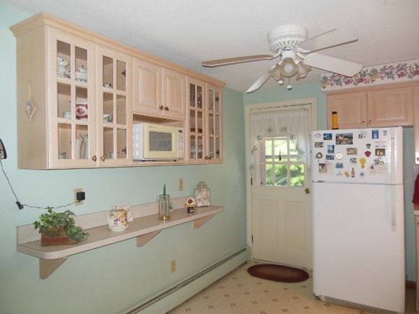11 Pineview Road Sterling, MA 01564 - Photo 3 of 22