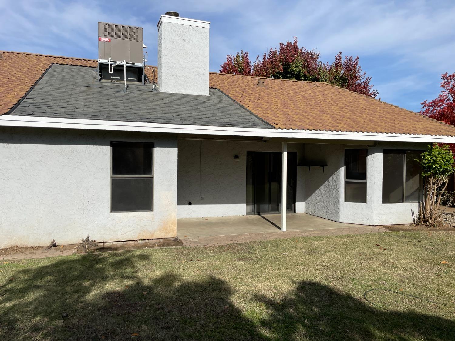 2586 Barstow Avenue Clovis, CA 93611 - Photo 4 of 10 a house view with a outdoor space