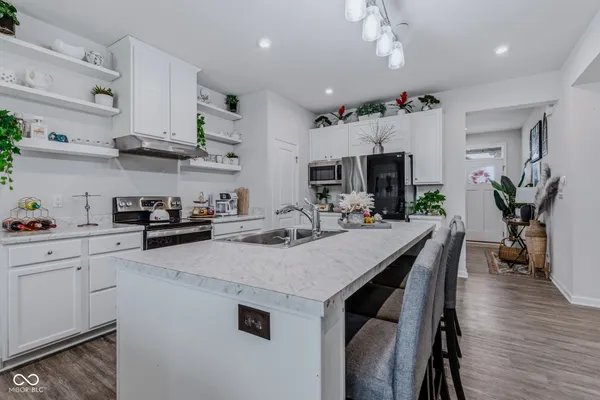 $420,000 | 275 Bohicket Road, Whiteland, IN 46184
