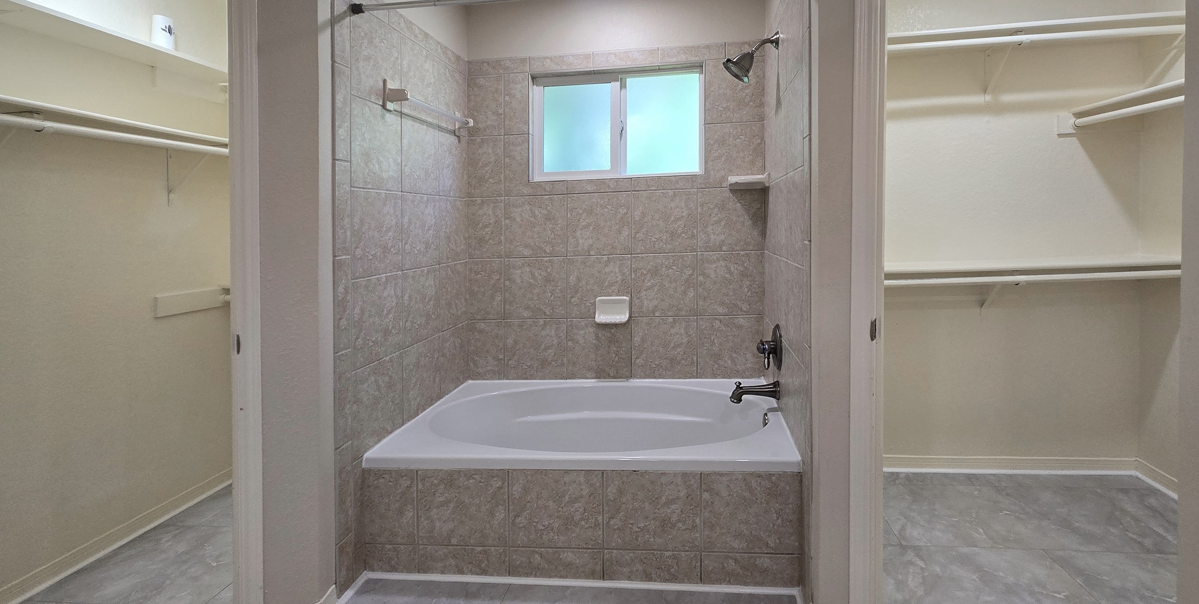 2124 Surrender Avenue Austin, TX 78728 - Photo 11 of 17 Primary bathroom
