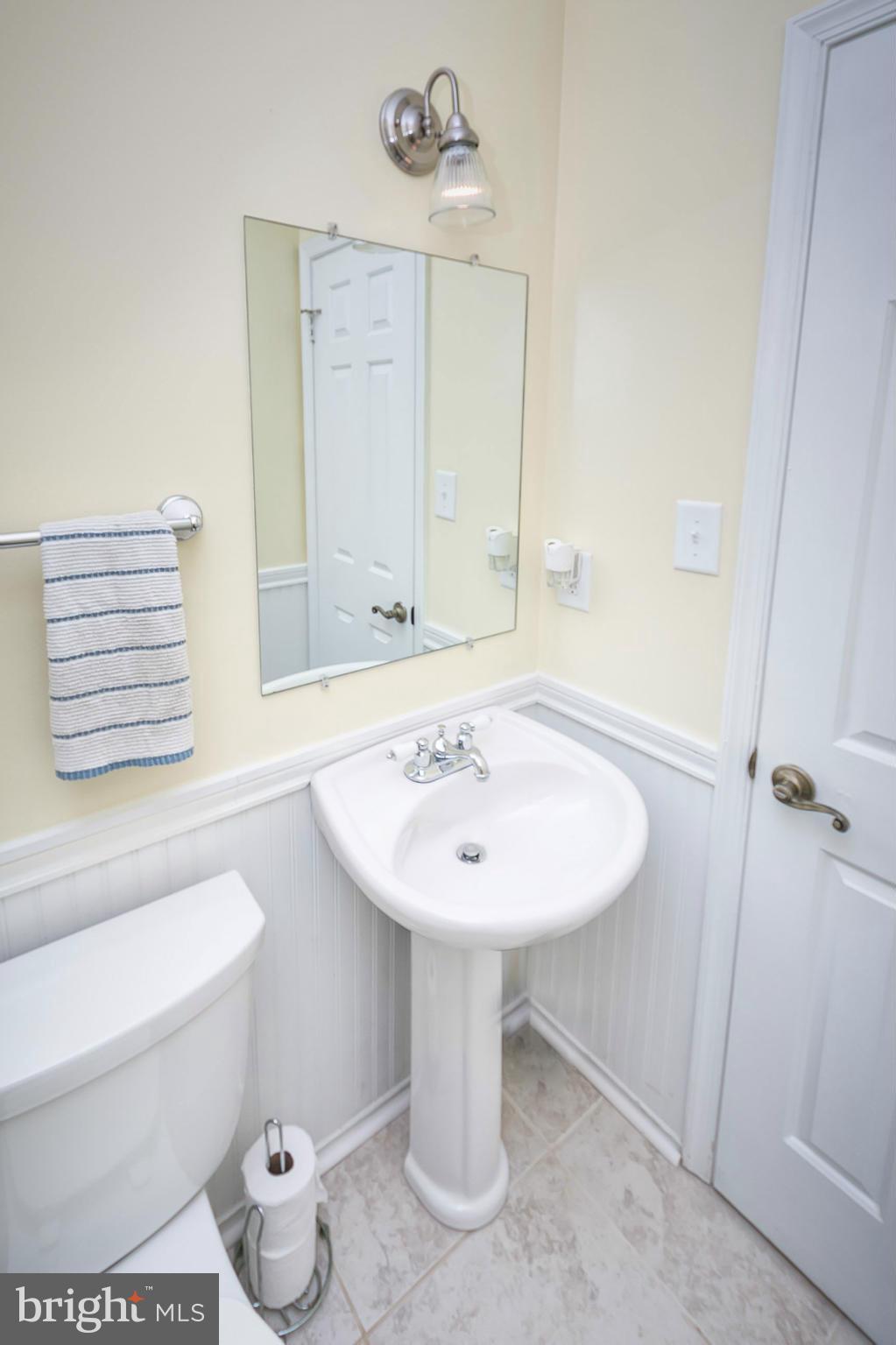 9408 Oak White Road Baltimore, MD 21236 - Photo 22 of 30 a bathroom with a sink toilet and mirror