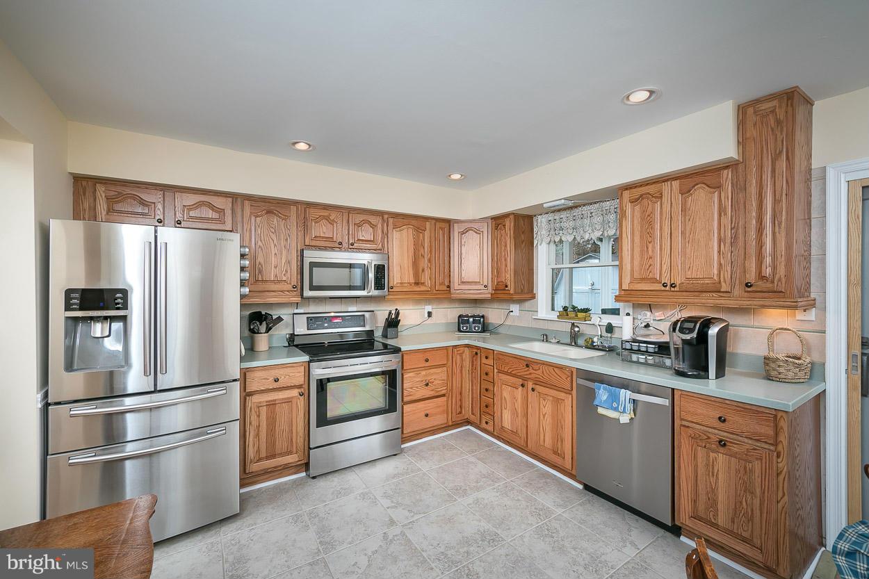 9408 Oak White Road Baltimore, MD 21236 - Photo 10 of 30 a kitchen with stainless steel appliances granite countertop a refrigerator stove and sink