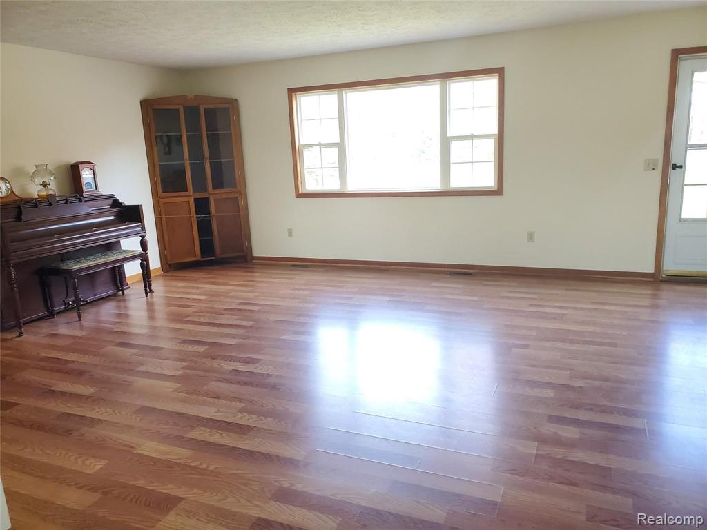 1860 South Gregory Road Fowlerville, MI 48836 - Photo 3 of 20