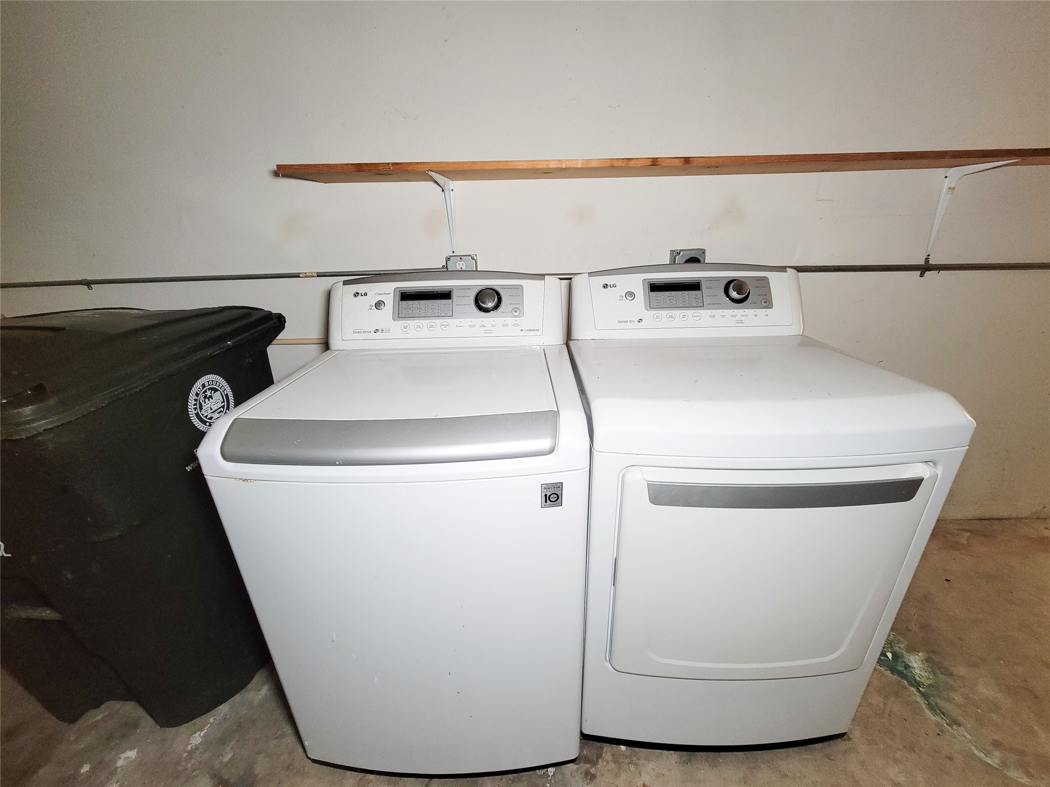 2243 West Alabama Street, Unit B Houston, TX 77098 - Photo 34 of 44 a utility room with dryer and washer