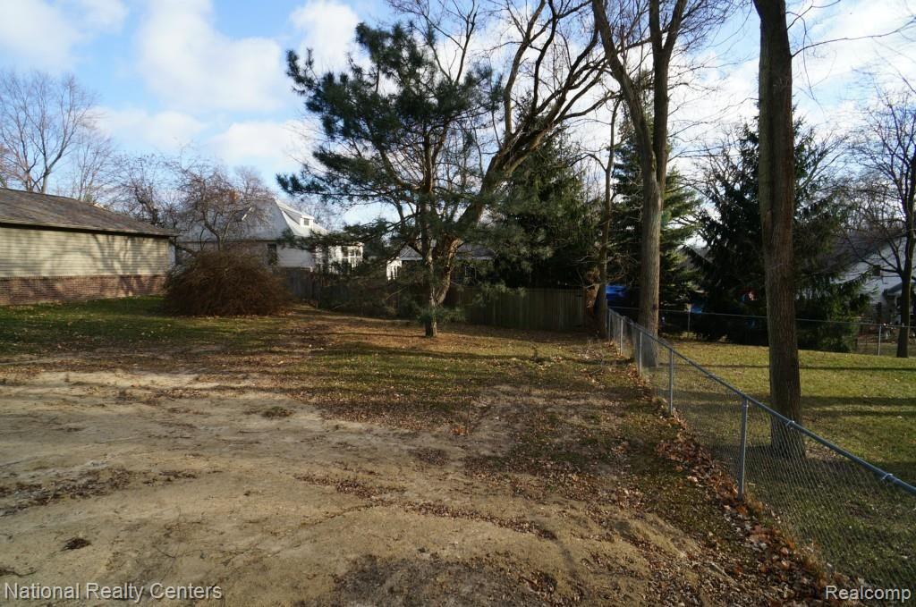305 South Castell Avenue Rochester, MI 48307 - Photo 3 of 19 Castell Back Yard.jpg