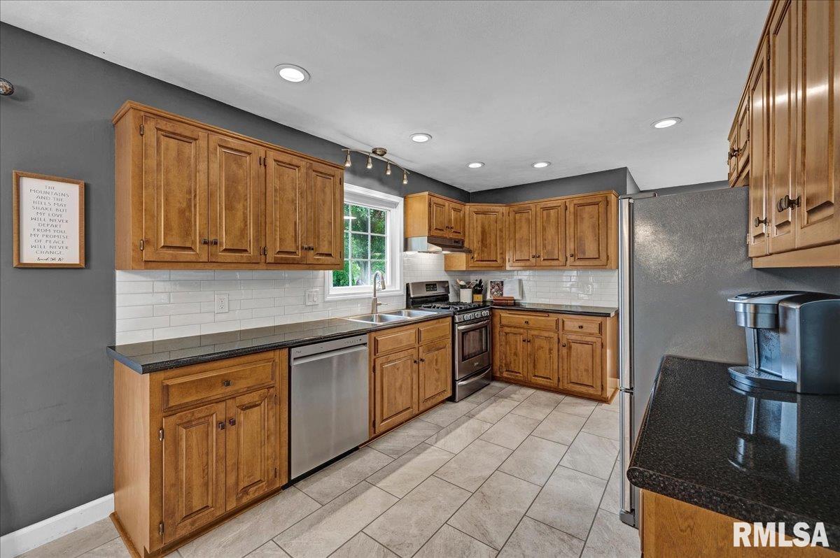 1156 Brentwood Road Morton, IL 61550 - Photo 6 of 43 Gallery Image 6