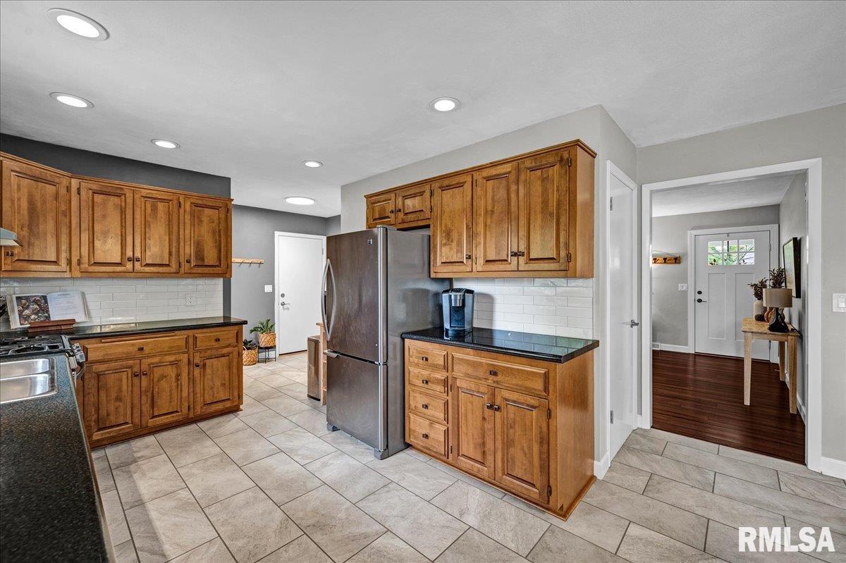 1156 Brentwood Road Morton, IL 61550 - Photo 8 of 43 Gallery Image 8