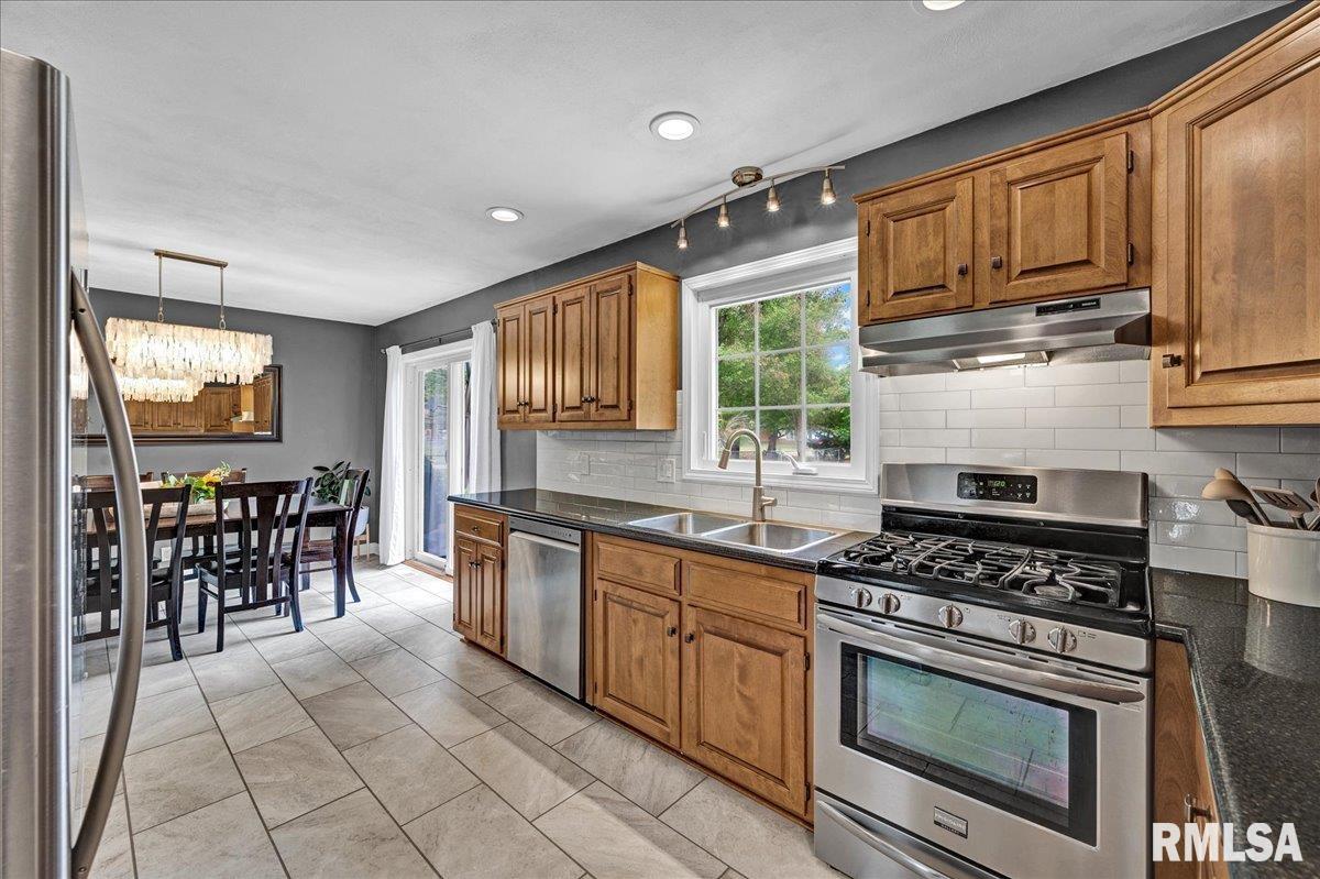 1156 Brentwood Road Morton, IL 61550 - Photo 9 of 43 Gallery Image 9