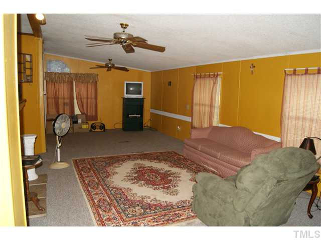 501 Academy Street Raleigh, NC 27603 - Photo 3 of 12 a view of a living room