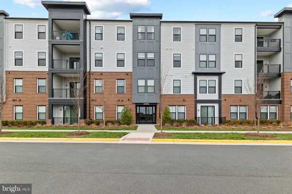 $485,000 | 23669 Golden Embers Square, Unit 204, Ashburn, VA 20148