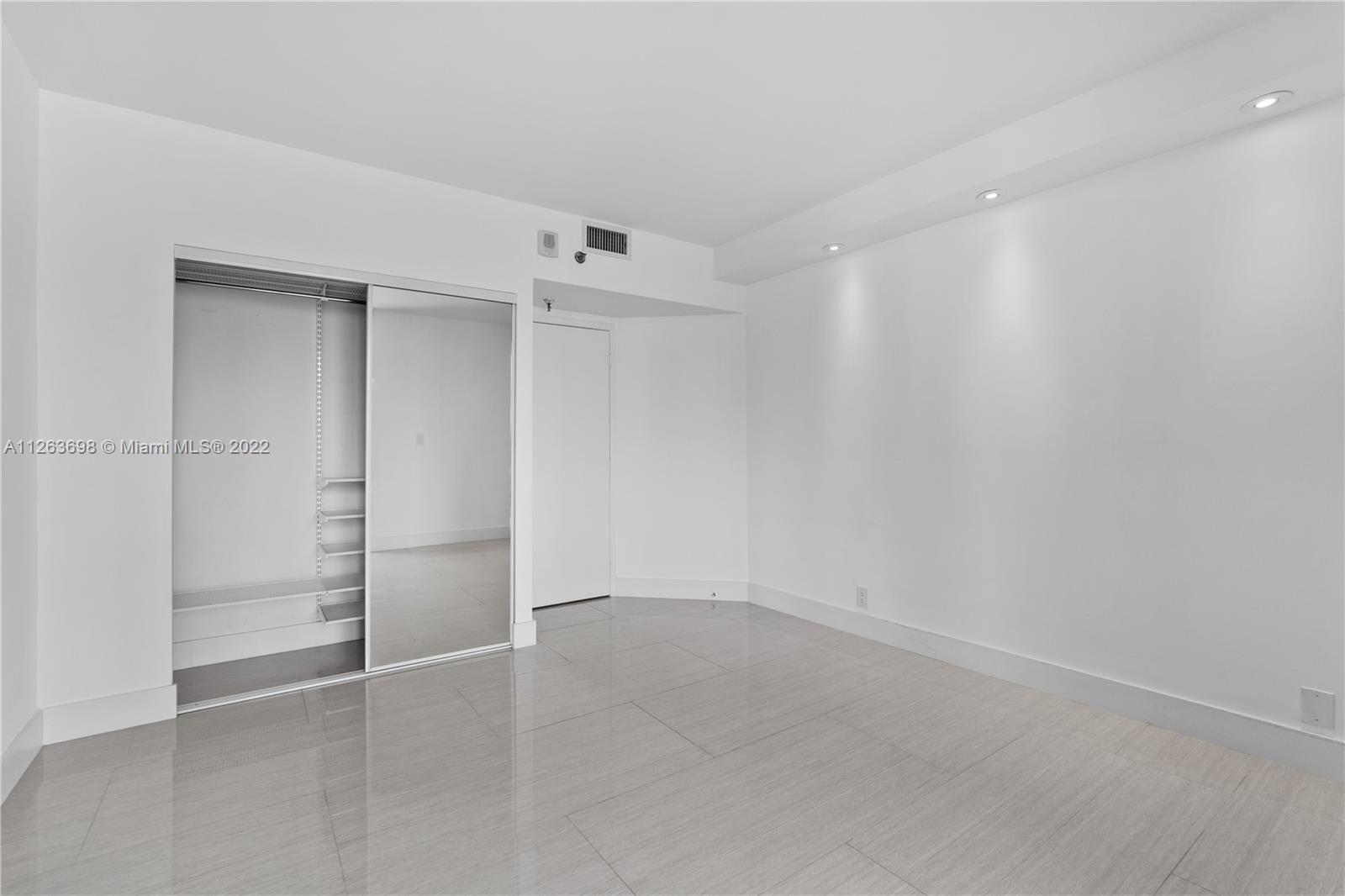 520 Brickell Key Drive, Unit A1819 Miami, FL 33131 - Photo 22 of 35