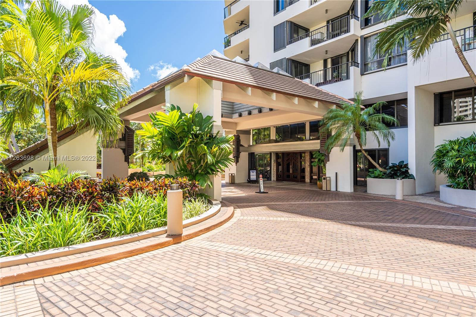 520 Brickell Key Drive, Unit A1819 Miami, FL 33131 - Photo 25 of 35 a view of a building with a street