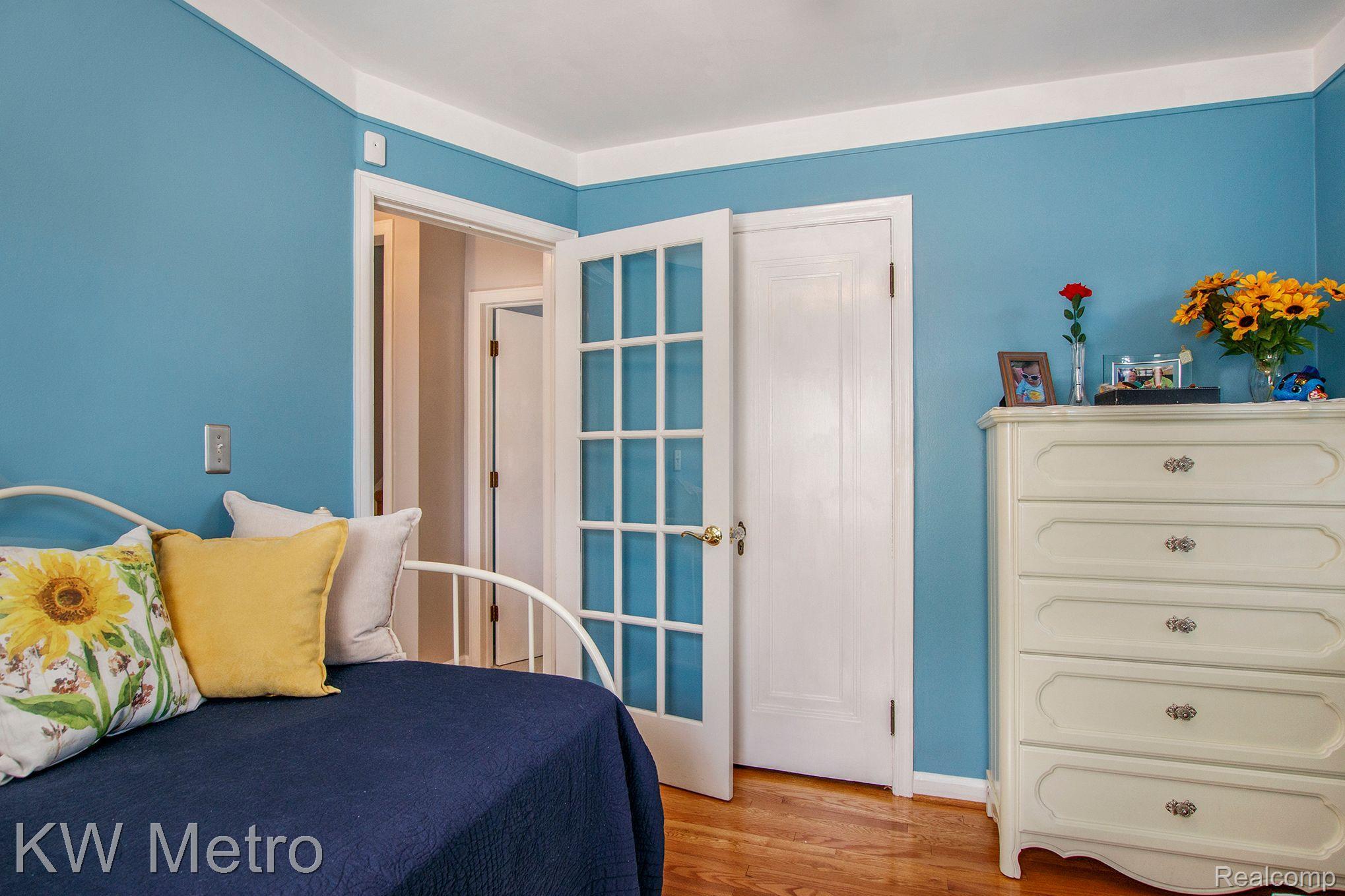 866 Cambridge Road Berkley, MI 48072 - Photo 17 of 36 Gallery Image 17