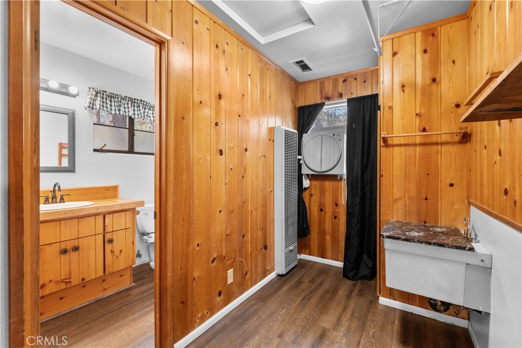 1100 Partridge Road Wrightwood, CA 92397 - Photo 14 of 32 laundry room