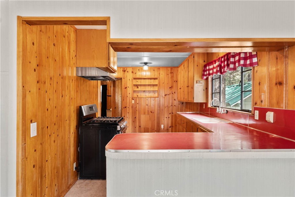 1100 Partridge Road Wrightwood, CA 92397 - Photo 3 of 32 CHEF'S HANG OUT