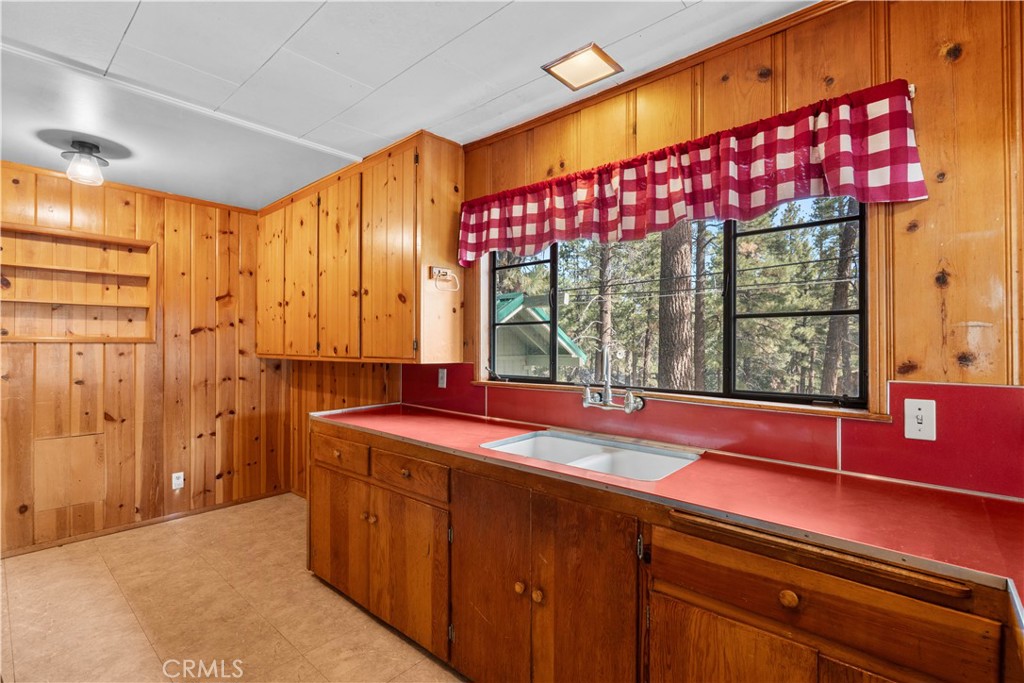1100 Partridge Road Wrightwood, CA 92397 - Photo 8 of 32 Kitchen