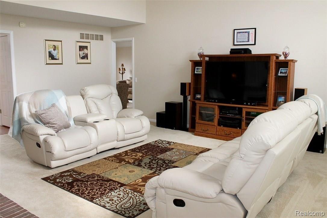 47193 Eastbourne Road Canton, MI 48188 - Photo 13 of 59 IMG_3373.JPG