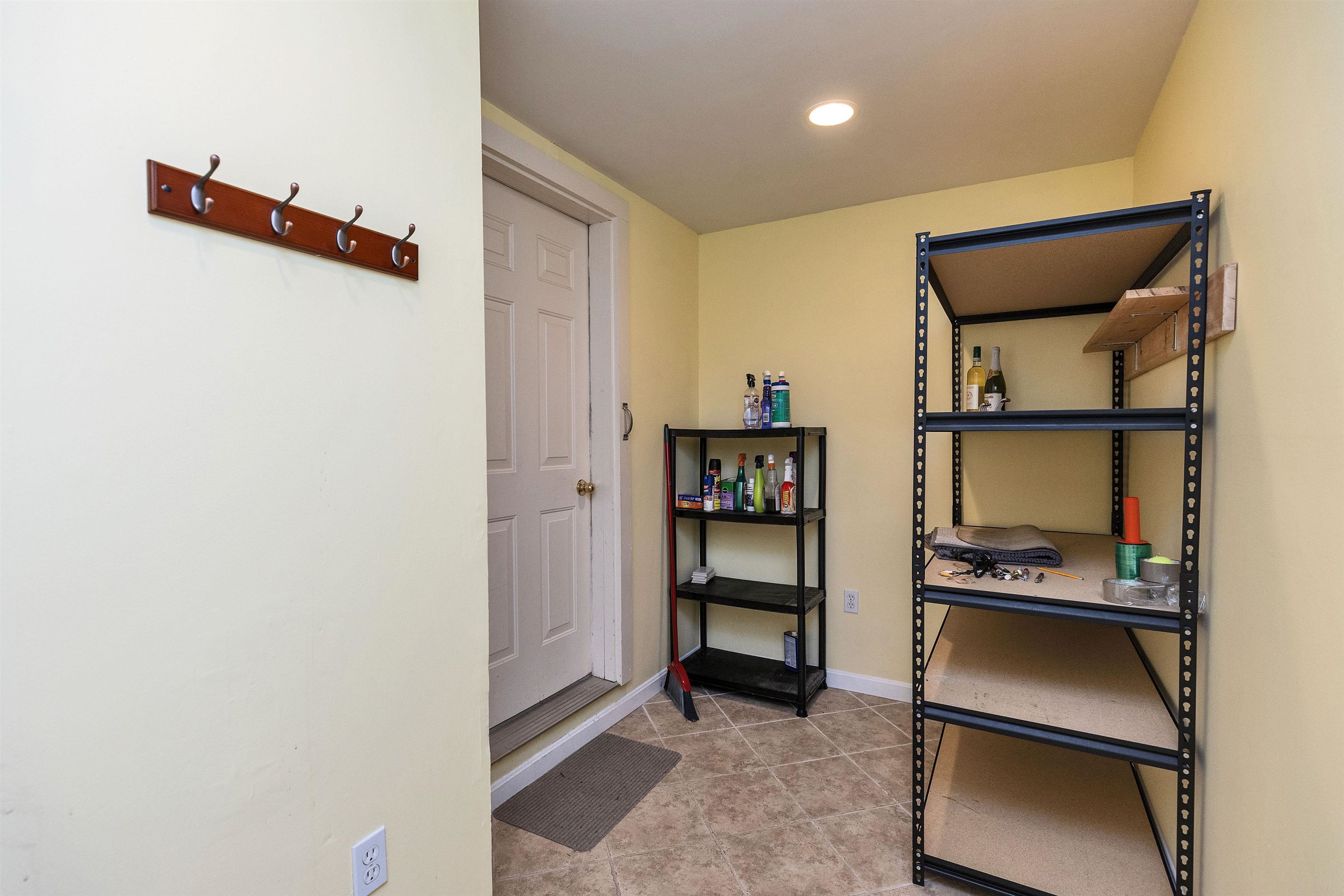 555 Straw Hill Road Manchester, NH 03104 - Photo 32 of 45