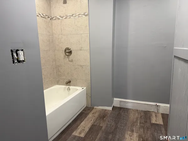 $1,325 | 25 Lake Street, Winchester, CT 06098