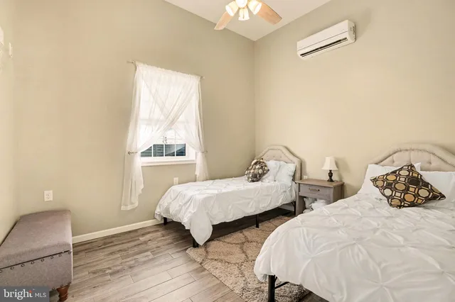 a view of a yard with plants