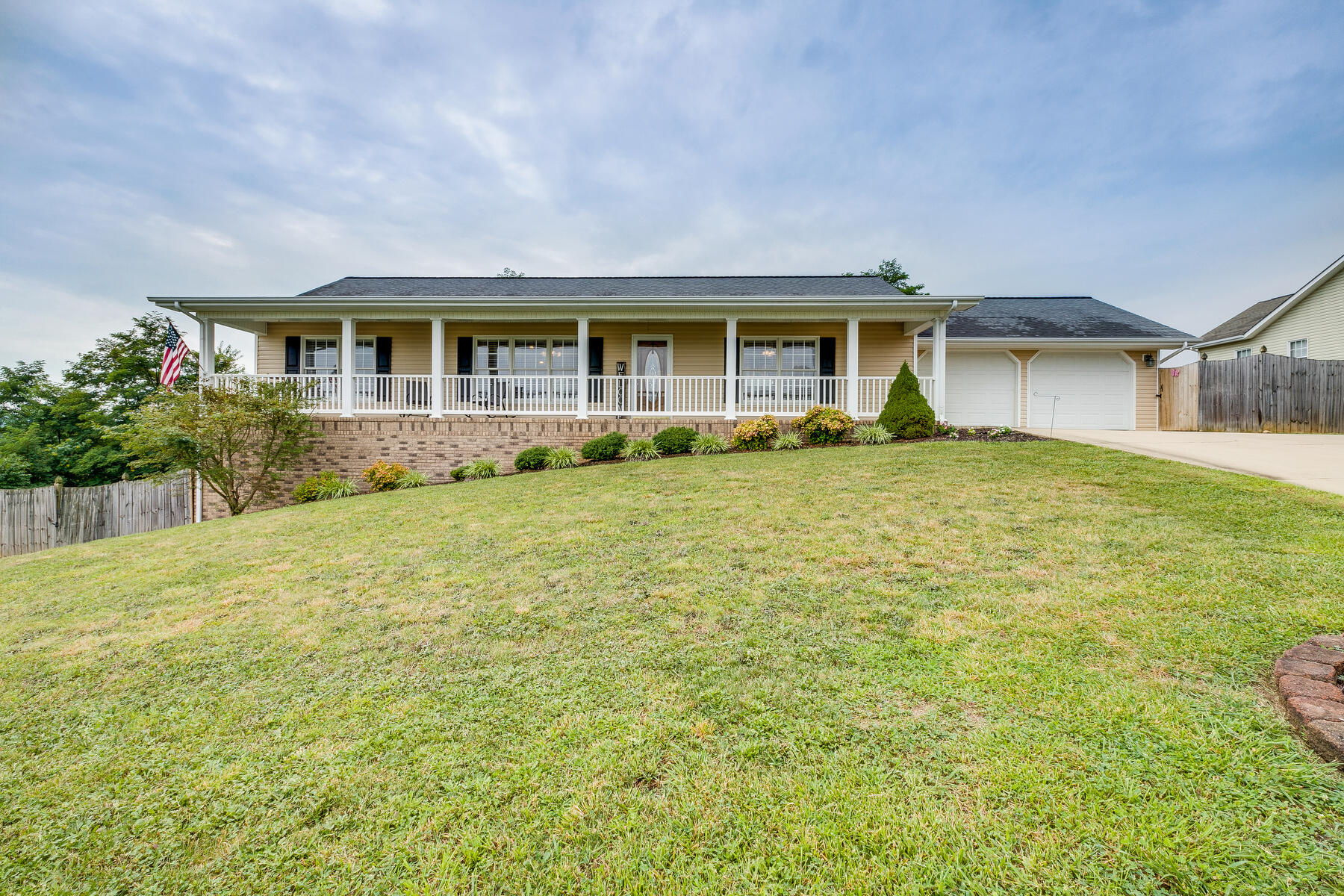 121 Fox Ridge Drive Mount Carmel, TN 37645 - Photo 1 of 44 001