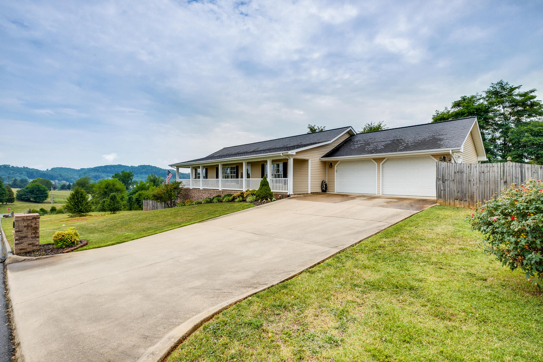 121 Fox Ridge Drive Mount Carmel, TN 37645 - Photo 3 of 44 003
