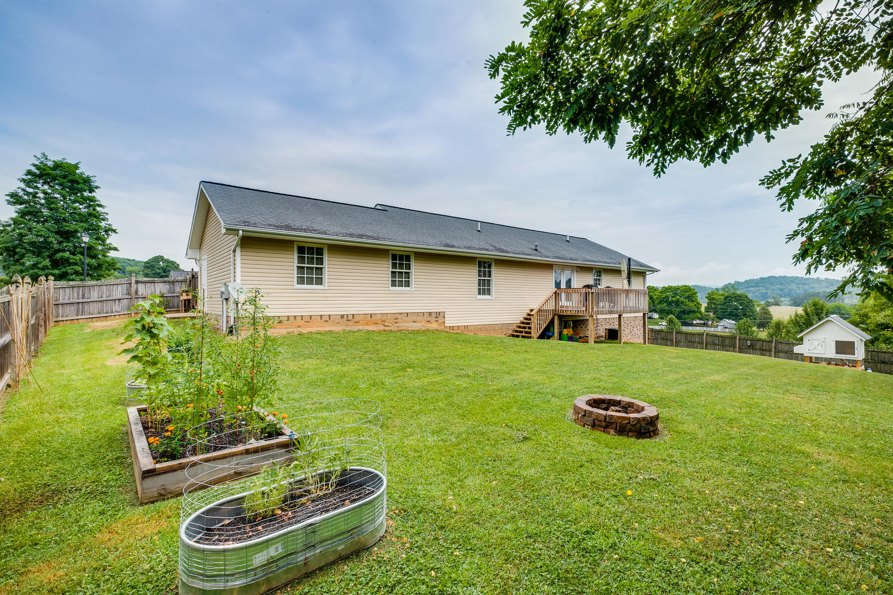 121 Fox Ridge Drive Mount Carmel, TN 37645 - Photo 36 of 44 037