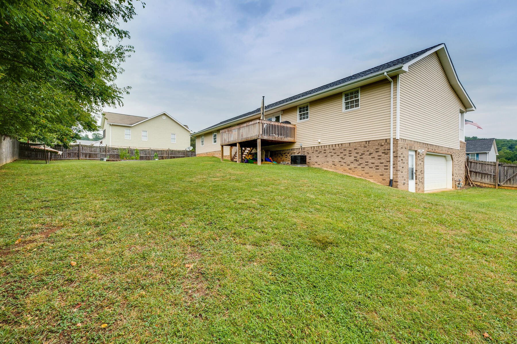 121 Fox Ridge Drive Mount Carmel, TN 37645 - Photo 38 of 44 039