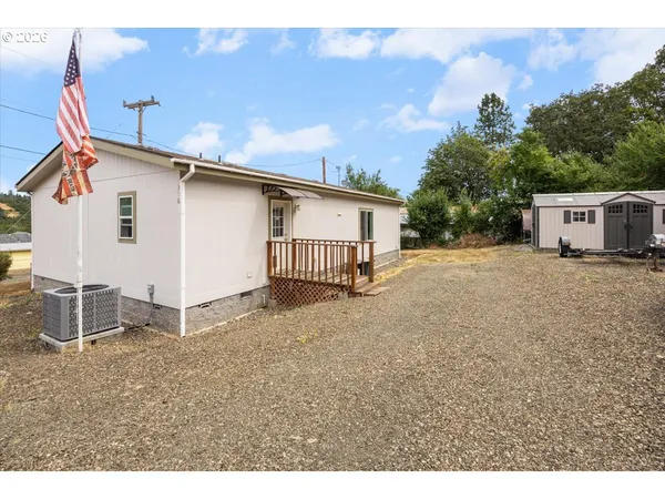 $325,000 | 316 Southeast Wells Road, Oakland, OR 97462