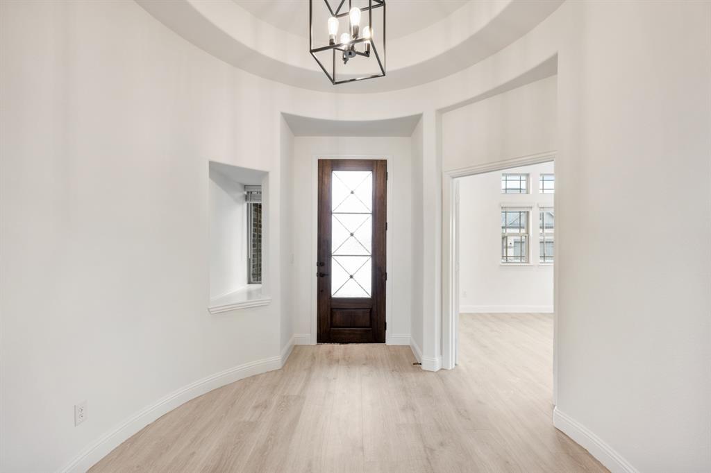 2824 Spg Vly Way Anna, TX 75409 - Photo 5 of 40 an empty room with windows and closet