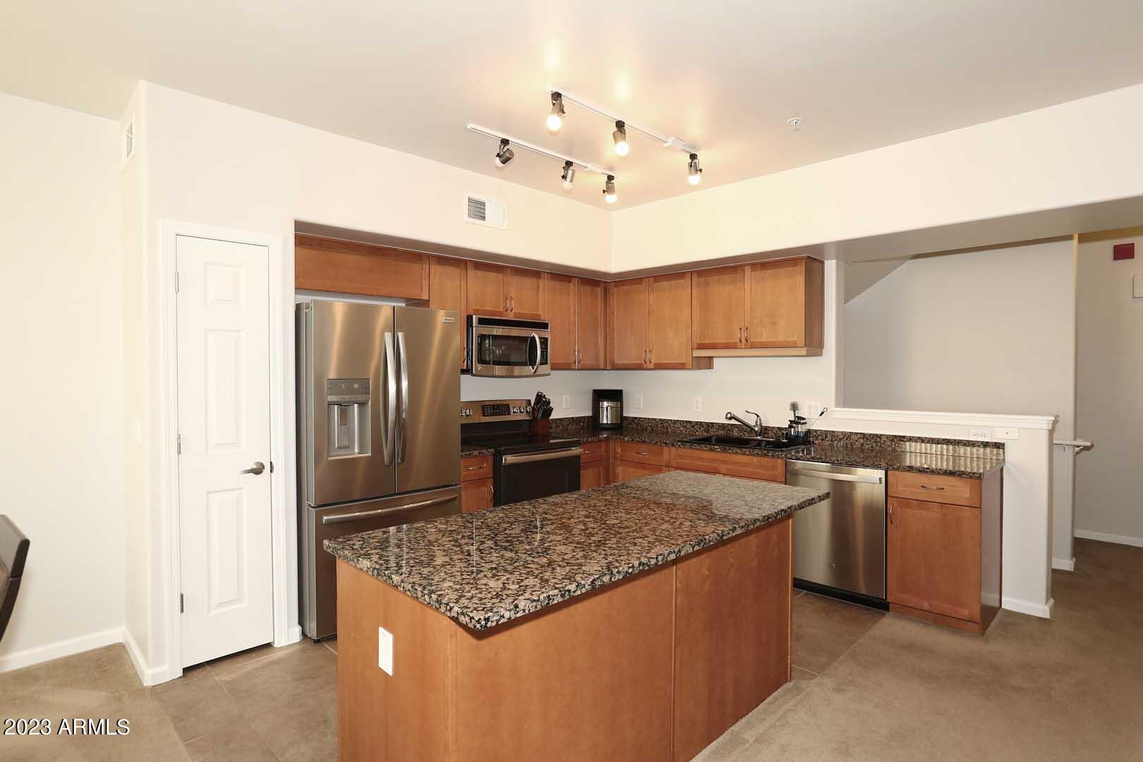 1920 East Bell Road, Unit 1134 Phoenix, AZ 85022 - Photo 6 of 26 Kitchen