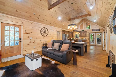 $499,999 | 956 Lemmon Lane, Ellijay, GA 30540