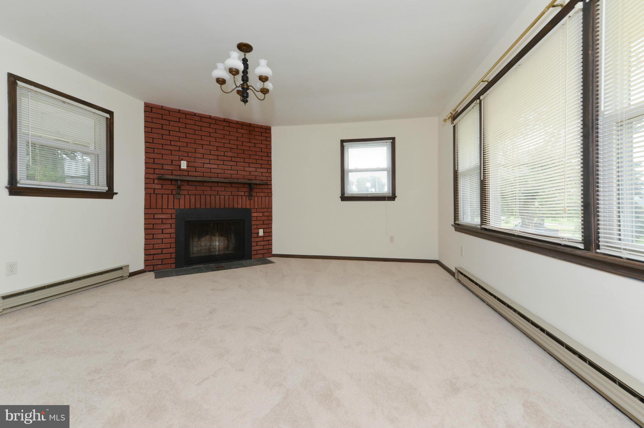 193 Brewster Bridge Road Elkton, MD 21921 - Photo 11 of 21 Living Room