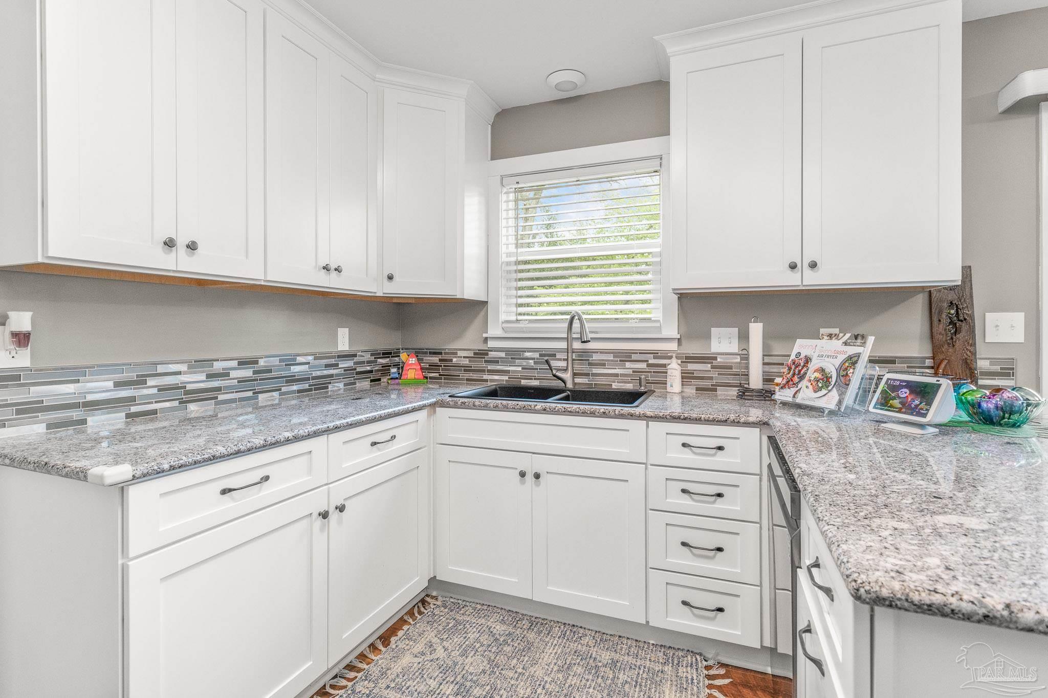 5670 Adelyn Road Pensacola, FL 32504 - Photo 10 of 37 Gallery Image 10