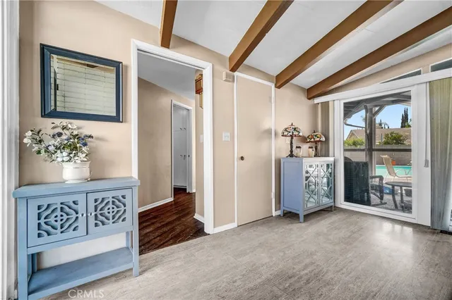 a view of livingroom with furniture