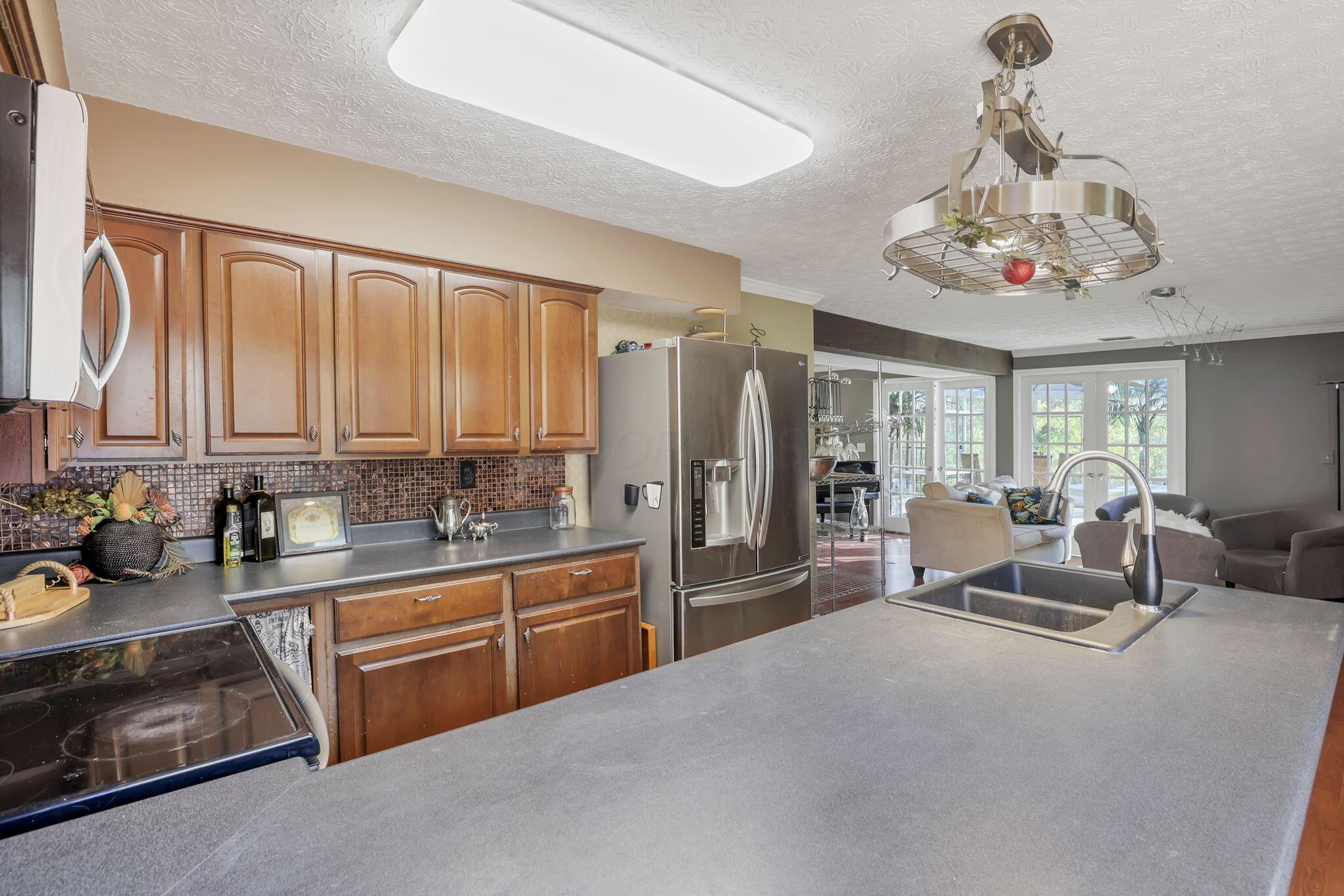 6346 Clark State Road Columbus, OH 43230 - Photo 12 of 42 14-web-or-mls-0N4A3018