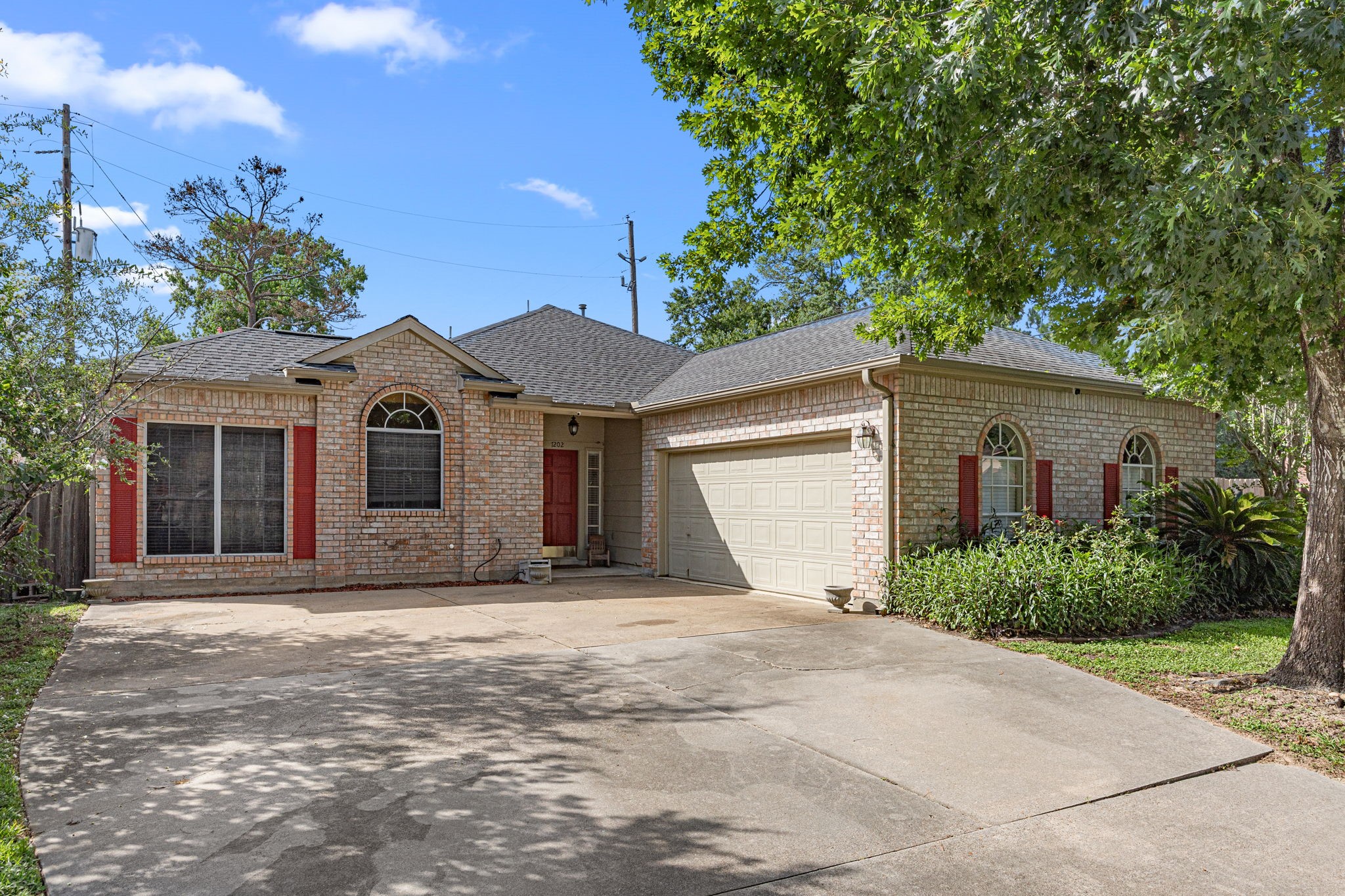 7202 North Fawn River Circle Spring, TX 77379 - Photo 2 of 23 a front view of a house with a yard and garage
