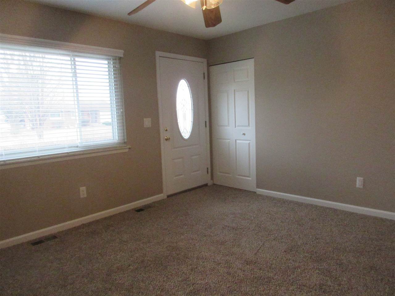 40530 Pickett Ridge Road Sterling Heights, MI 48313 - Photo 11 of 30 living room