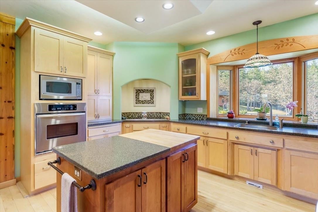 13747 Rattlesnake Creek Road Fort Jones, CA 96032 - Photo 11 of 41 Gallery Image 11