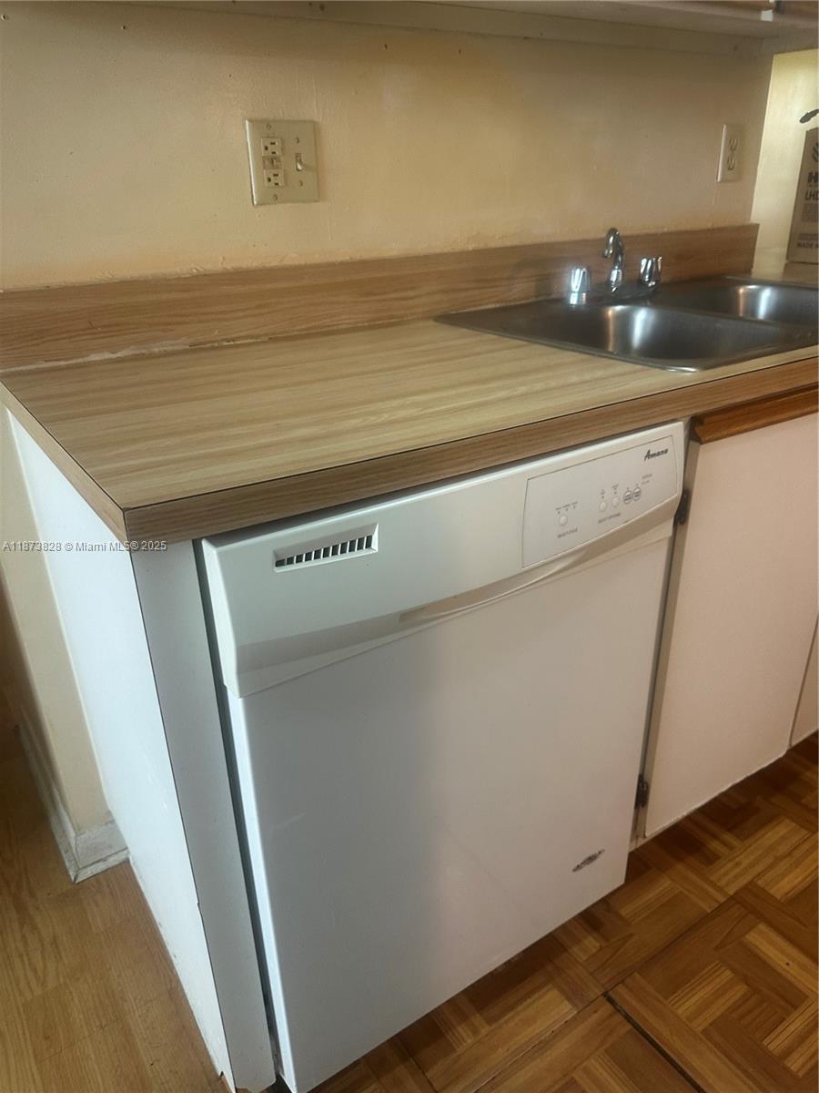 18318 Northwest 68th Avenue, Unit B Hialeah, FL 33015 - Photo 18 of 26