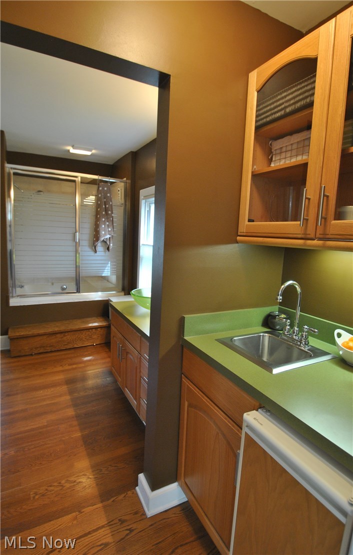 2881 Bellaire Road Silver Lake, OH 44224 - Photo 17 of 29 How convenient to have a mini kitchen for anytime snacks right in the master suite.