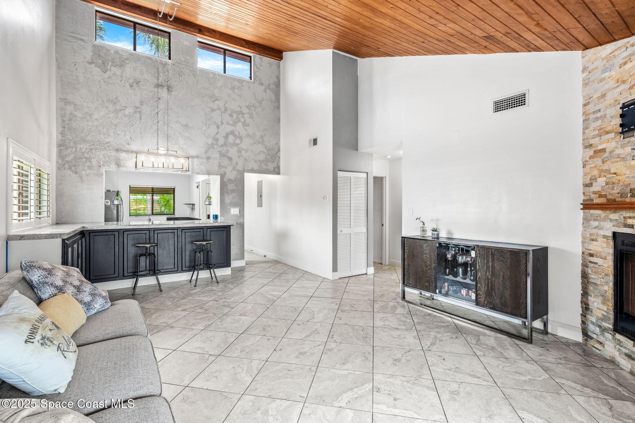 2921 Kirkland Road Northeast, Unit 201 Palm Bay, FL 32905 - Photo 13 of 35 18-web-or-mls-DSC09903-HDR