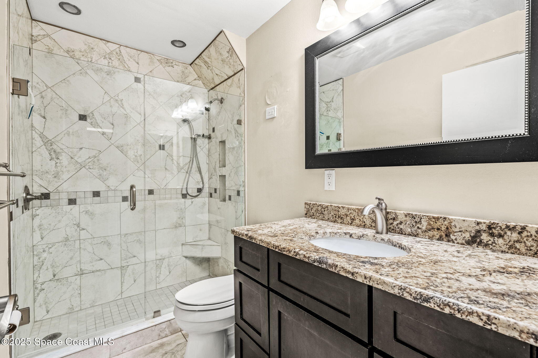 2921 Kirkland Road Northeast, Unit 201 Palm Bay, FL 32905 - Photo 19 of 35 20-web-or-mls-DSC09918-HDR